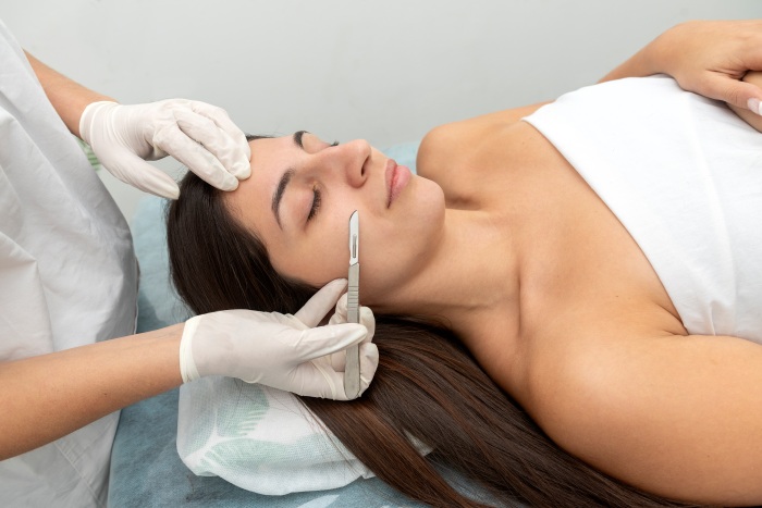 Cómo hacer dermaplaning paso a paso