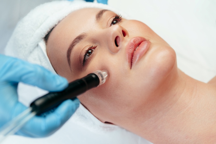 Técnicas de limpieza facial profunda profesional más utilizadas en 2025