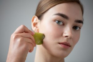 Gua Sha que es, sus beneficios y cómo funciona