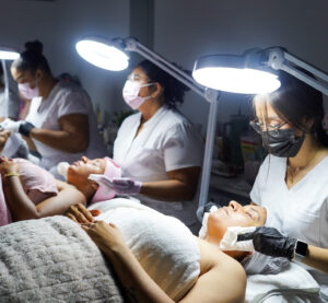 La Zona T - estudiantes identificando